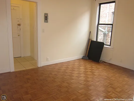 Rented by Realty 2000 Corp | media 1