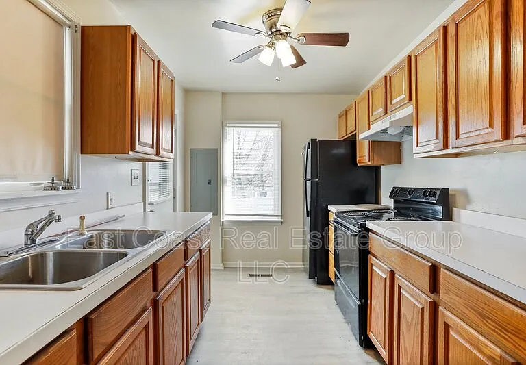 118 S Locust St — Photo 5
