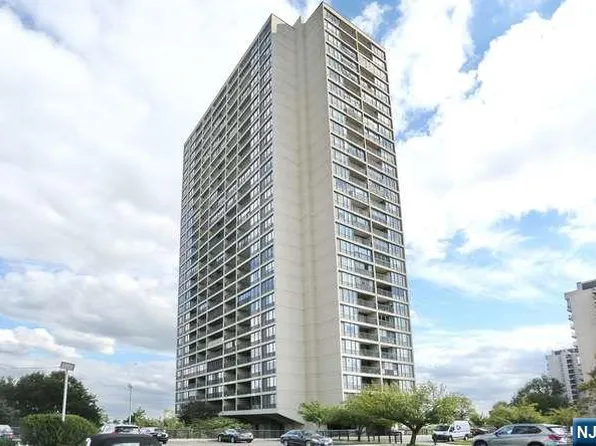 6 Horizon Rd APT 604, Fort Lee, NJ 07024