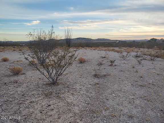 3rd image of 21725 W Date Creek Rd Lot 9
