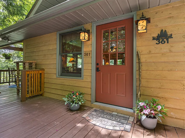 361 Wyanoak Rd — Photo 4