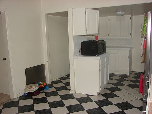 3rd image of 332 Stepney St