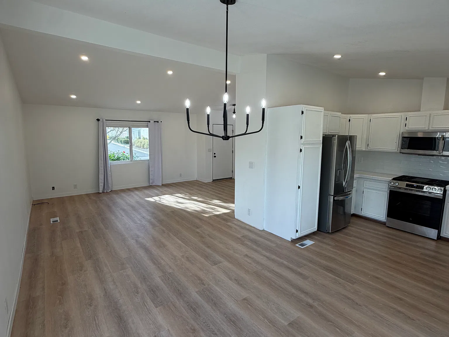 2 bed, 1178 sqft, $3,700 — Photo 4