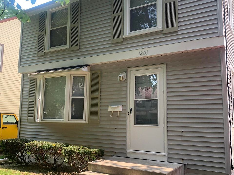 1st image of 1201 Hawk St