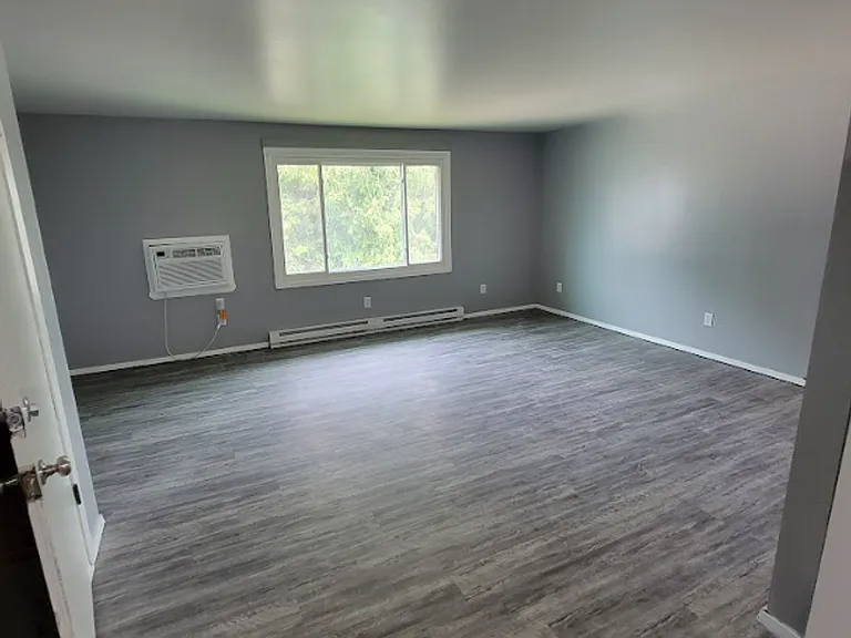 1611 Freedom Rd — Photo 6