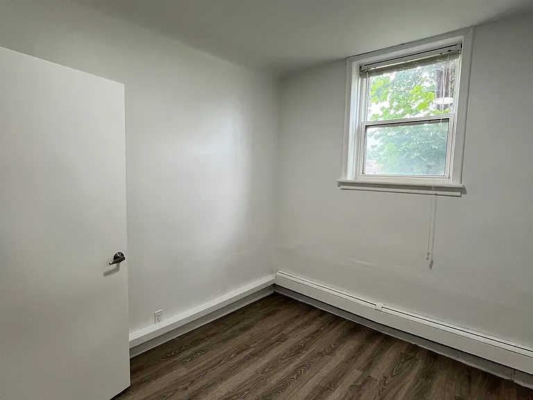 310 Speedvale Ave E — Photo 6
