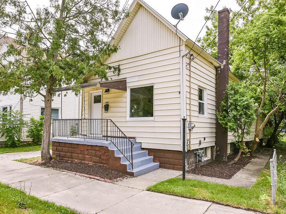 1st image of 640 11th St NW