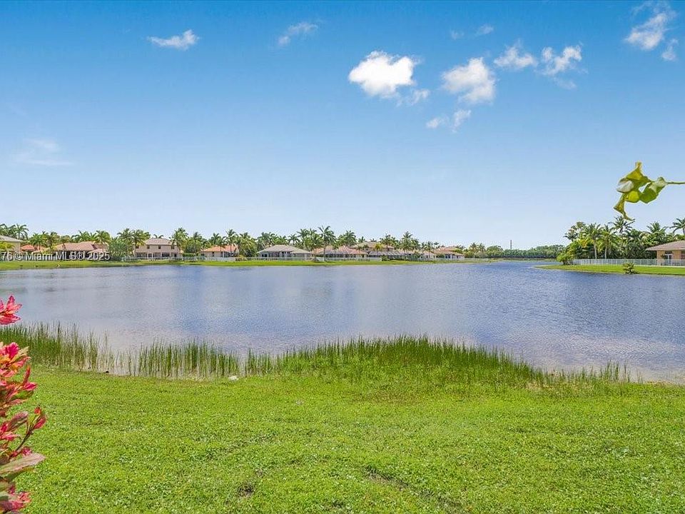 2nd image of 1525 Victoria Isle Way