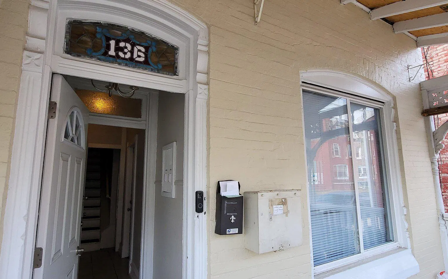 2 bed, 1.0 bath, 2100 sqft, $1,225 — Photo 2