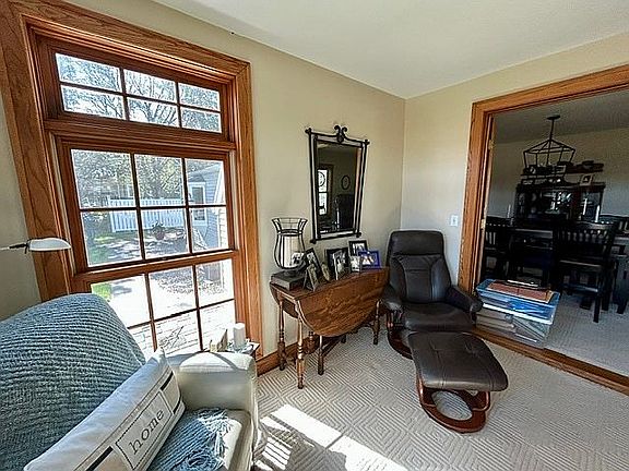 5th image of 205 3rd St W