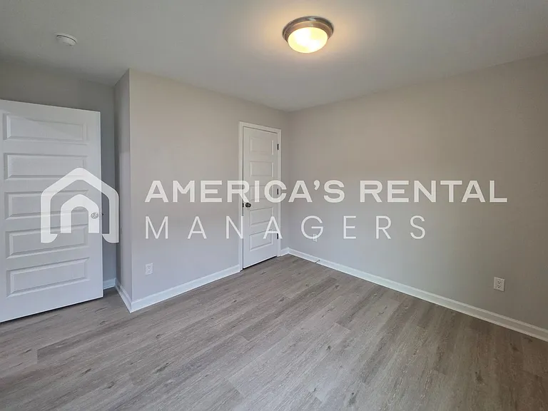 10312 Squires Way — Photo 14