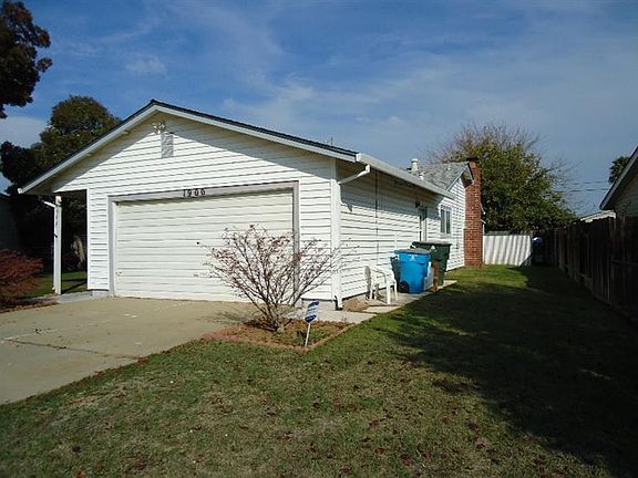 2nd image of 1900 Park Cir