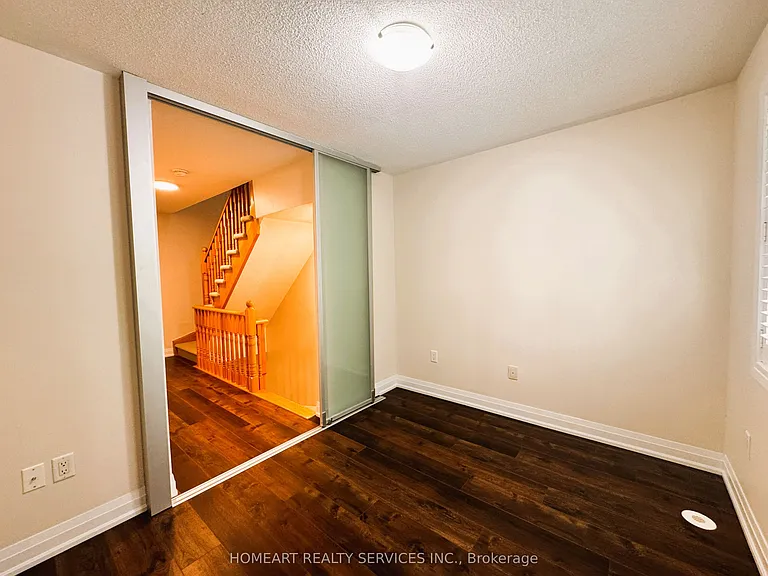 32 Glendora Ave — Photo 20