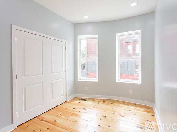 3rd image of 5011 Chester Ave #3