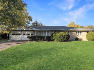 405 Cedar Dr, Charleston, IL 61920