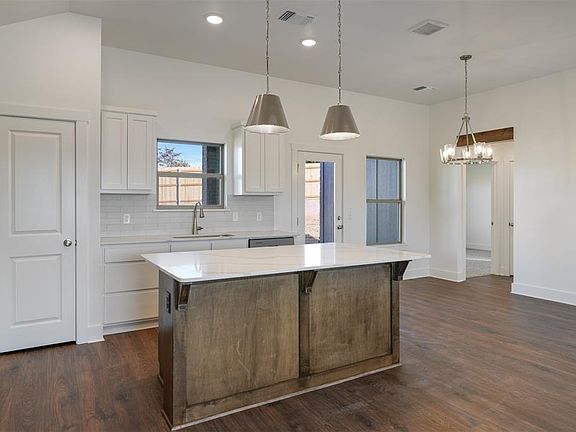 4th image of 255 Megan Ct