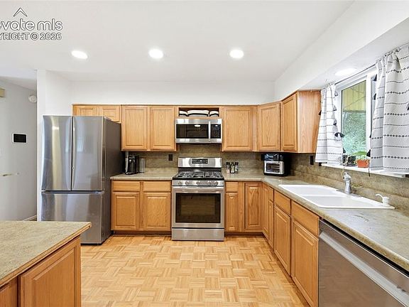 3rd image of 7110 Metropolitan St