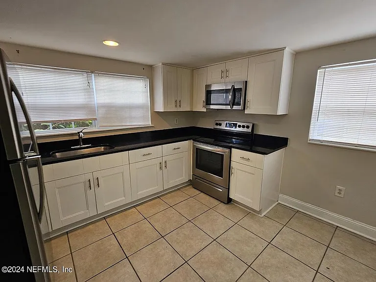 925 Phillips St #1 — Photo 4