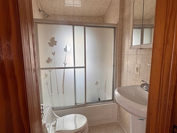 5th image of 24 McLaughlin St Floor 2
