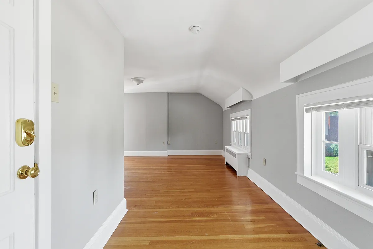 Building Photo - 142 N Washington St #7