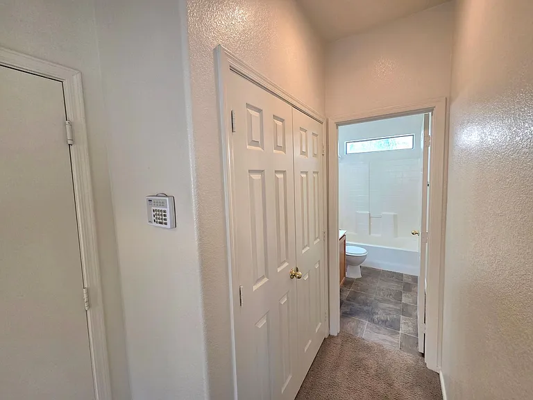 609 W Rio Vista Ln — Photo 18
