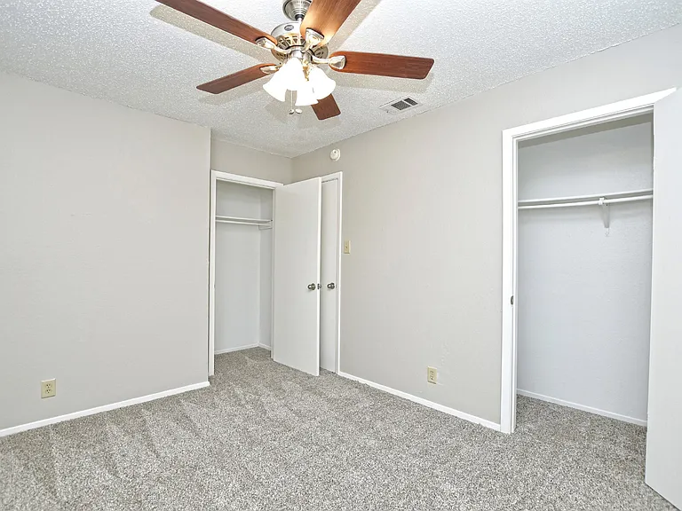 301 Algerita Dr #D — Photo 11