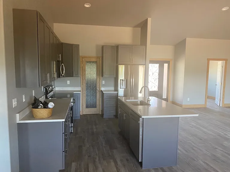1601 E Downey Ave — Photo 5