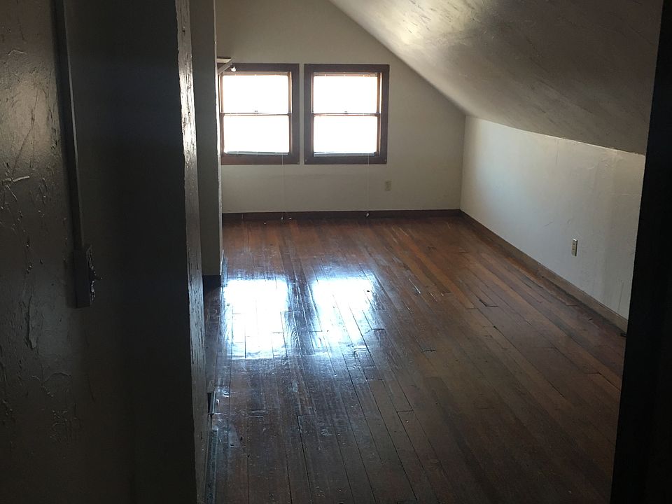 2nd image of 2285 Indianola Ave