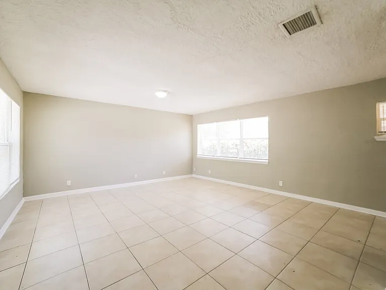 1522 NW 10th Ave — Photo 4