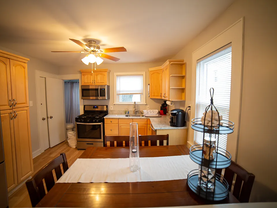 712 3rd Ave #712