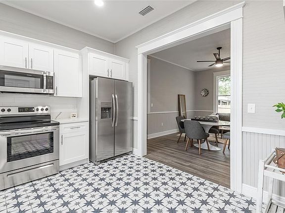 5th image of 10218 Parsons St