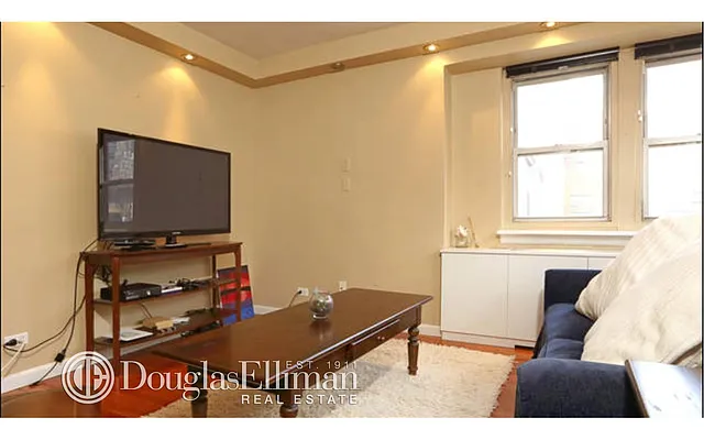 Rented by Douglas Elliman | media 15