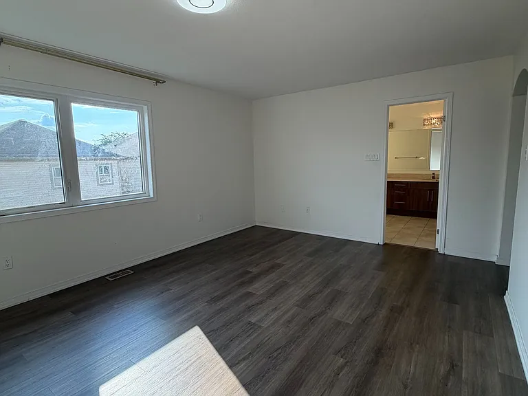 235 Apple Hill Cres — Photo 11