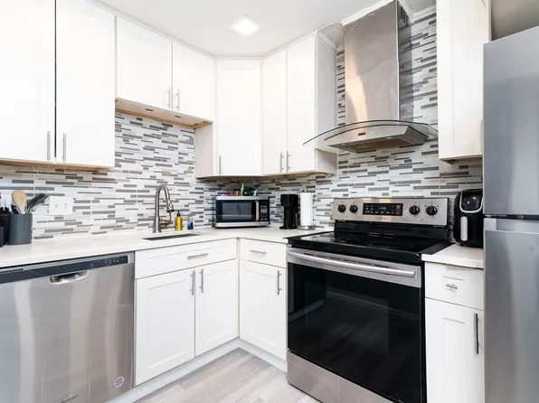 135 Neponset Ave APT 4, Dorchester, MA 02122