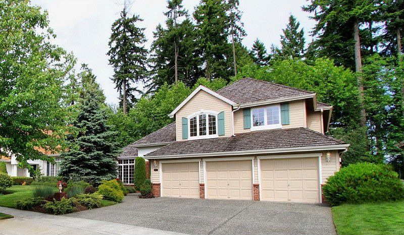 Welcome to this impeccable John Buchan resale in highly desirable Chestnut Highlands!