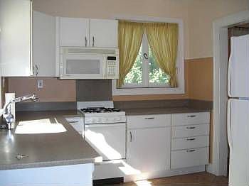 2nd image of 823 Carpenter Ave