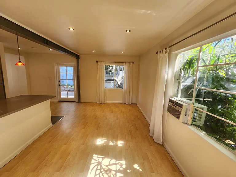 3661 Richmond St — Photo 12