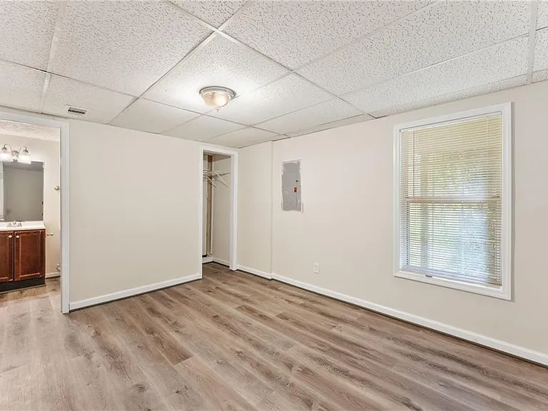 5000 Saxony Ct — Photo 22
