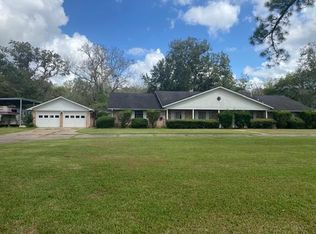 300 Westwood Rd, Angleton, TX 77515