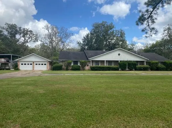 300 Westwood Rd, Angleton, TX 77515