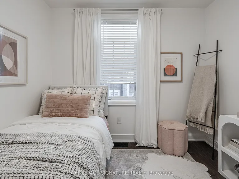 14 Queen Mary Ct — Photo 18