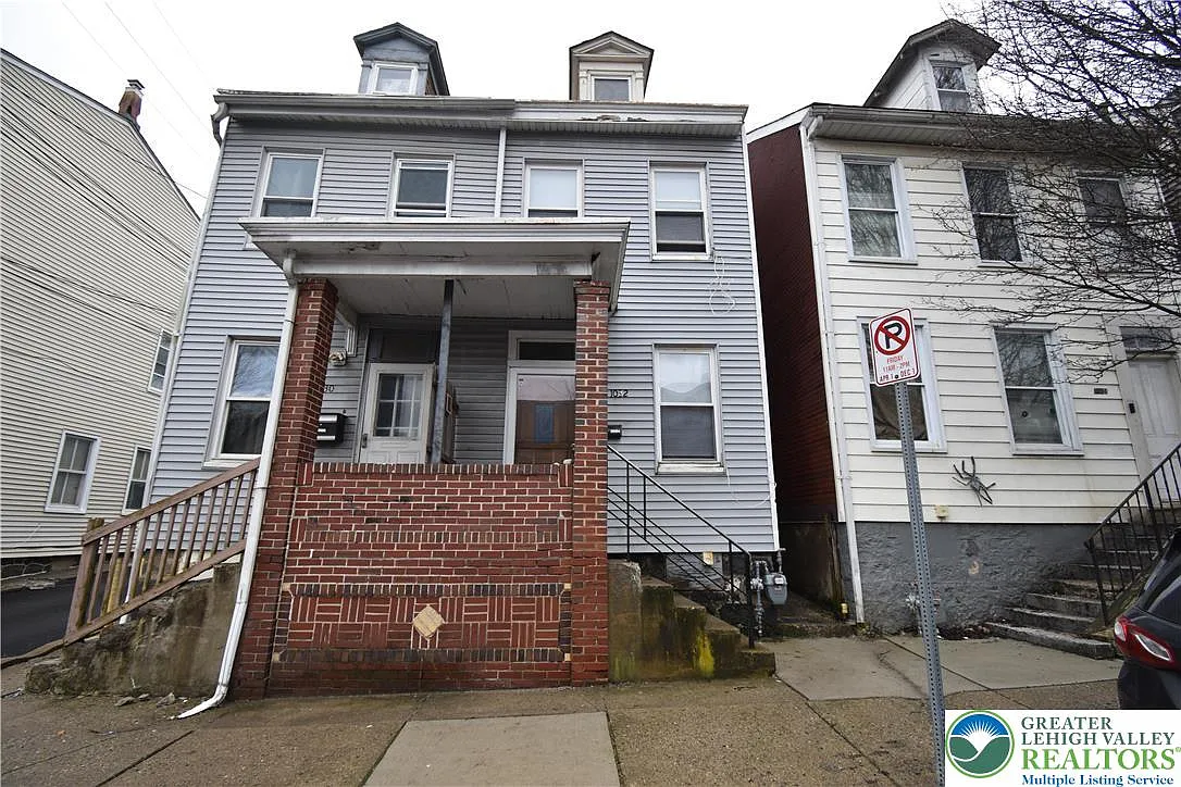 1032 Ferry St photo 1