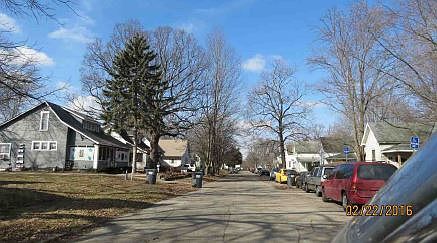 2nd image of 815 W 1st St