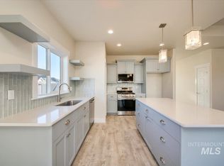 11054 White Oak Dr, Caldwell, ID 83607