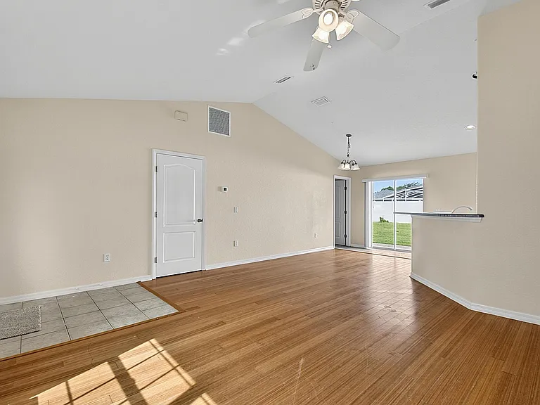 9 Lytton Ln — Photo 9