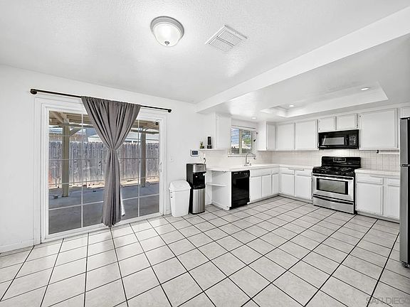 3rd image of 32150 Machado St