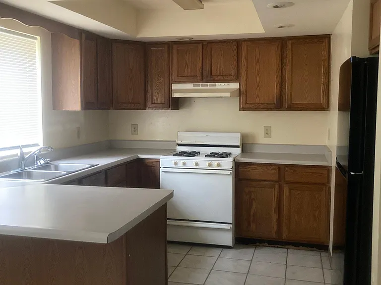 2324 Ashland Cir #1 — Photo 8