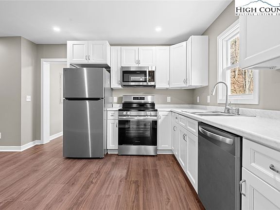 4th image of 2015 Hwy 194