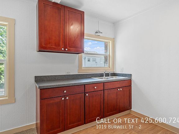 5th image of 1019 Burwell St APT 2