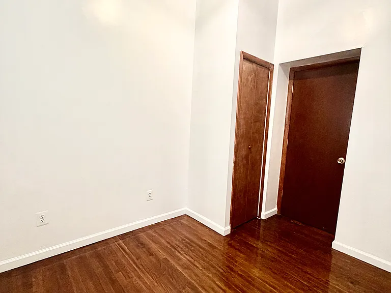 1829 N Port St — Photo 9
